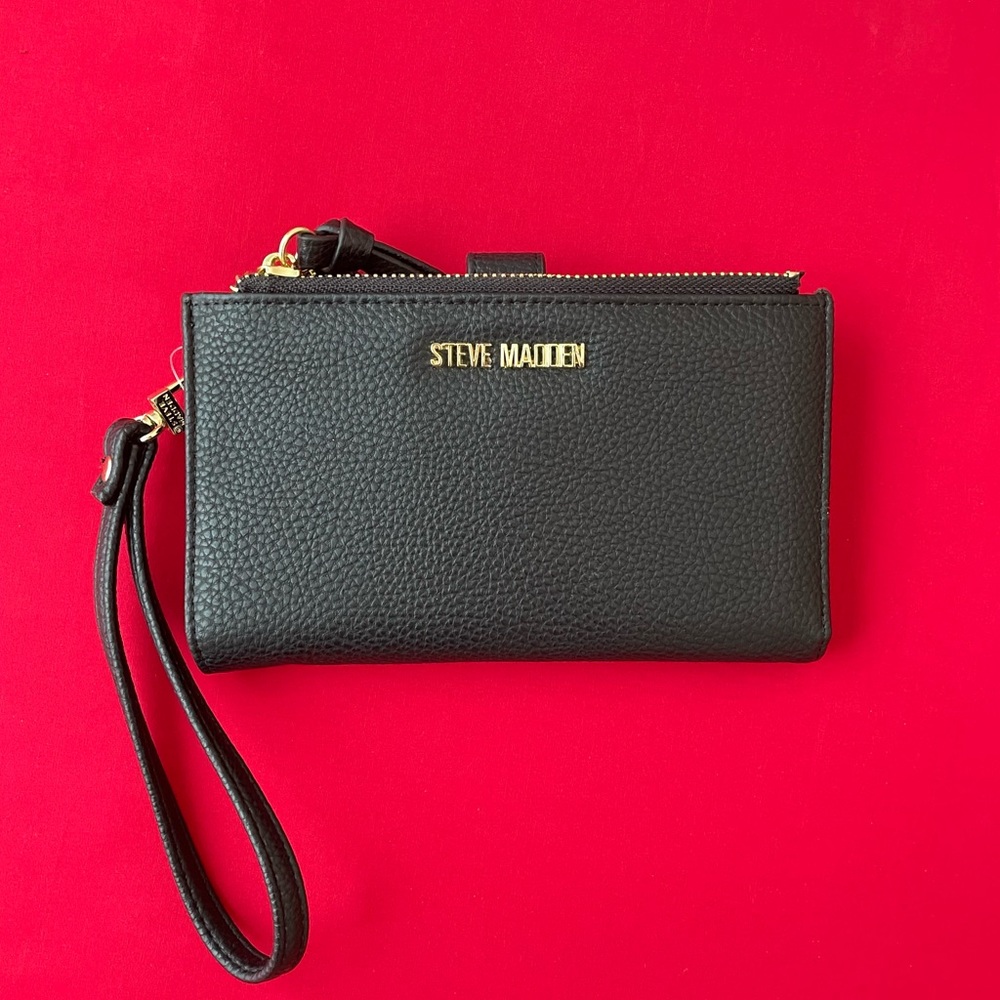 Steve Madden Double Wristlet in Black.